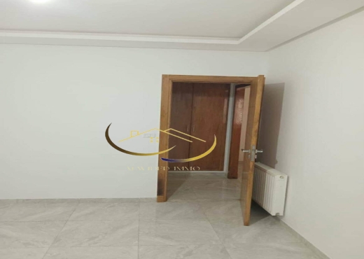 A VENDRE UN APPARTEMENT S+1 A CITE WAHAT - Bien immobilier à {"id":23,"country_id":219,"name":"TUNIS","slug":"tunis"} - Agence Immobilière immo\'in