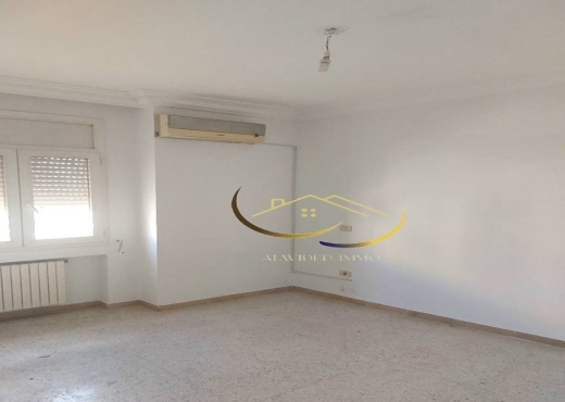 A LOUER UN APPARTEMENT S+2 A CITE WAHAT - Bien immobilier à {"id":23,"country_id":219,"name":"TUNIS","slug":"tunis"} - Agence Immobilière immo\'in